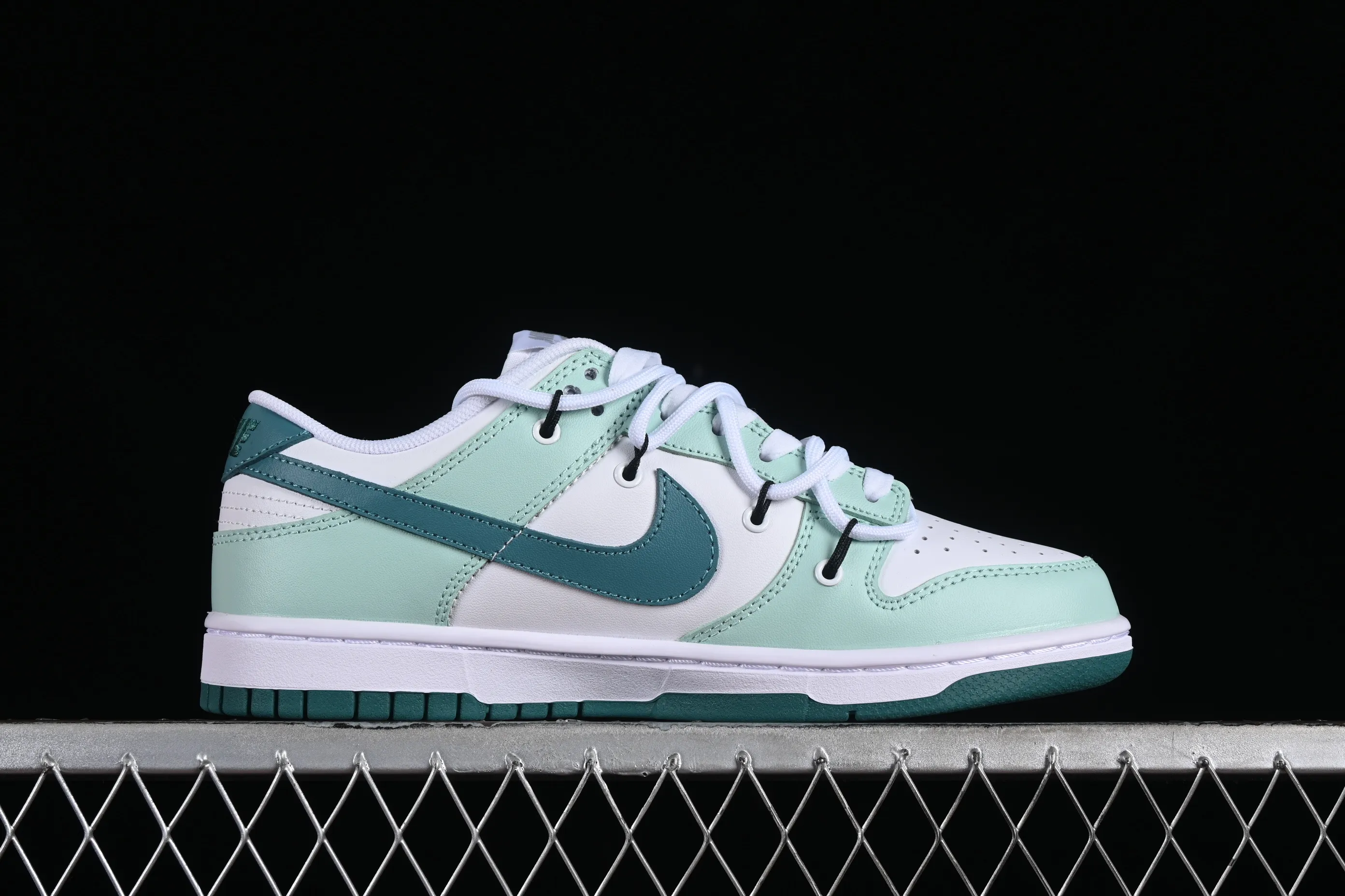 All categories Nk SB Dunk series Nk SB Dunk Low low-top sneakers Z version Nk SB Dunk Low white green SB low-top sports and leisure sneakers FD9911-101